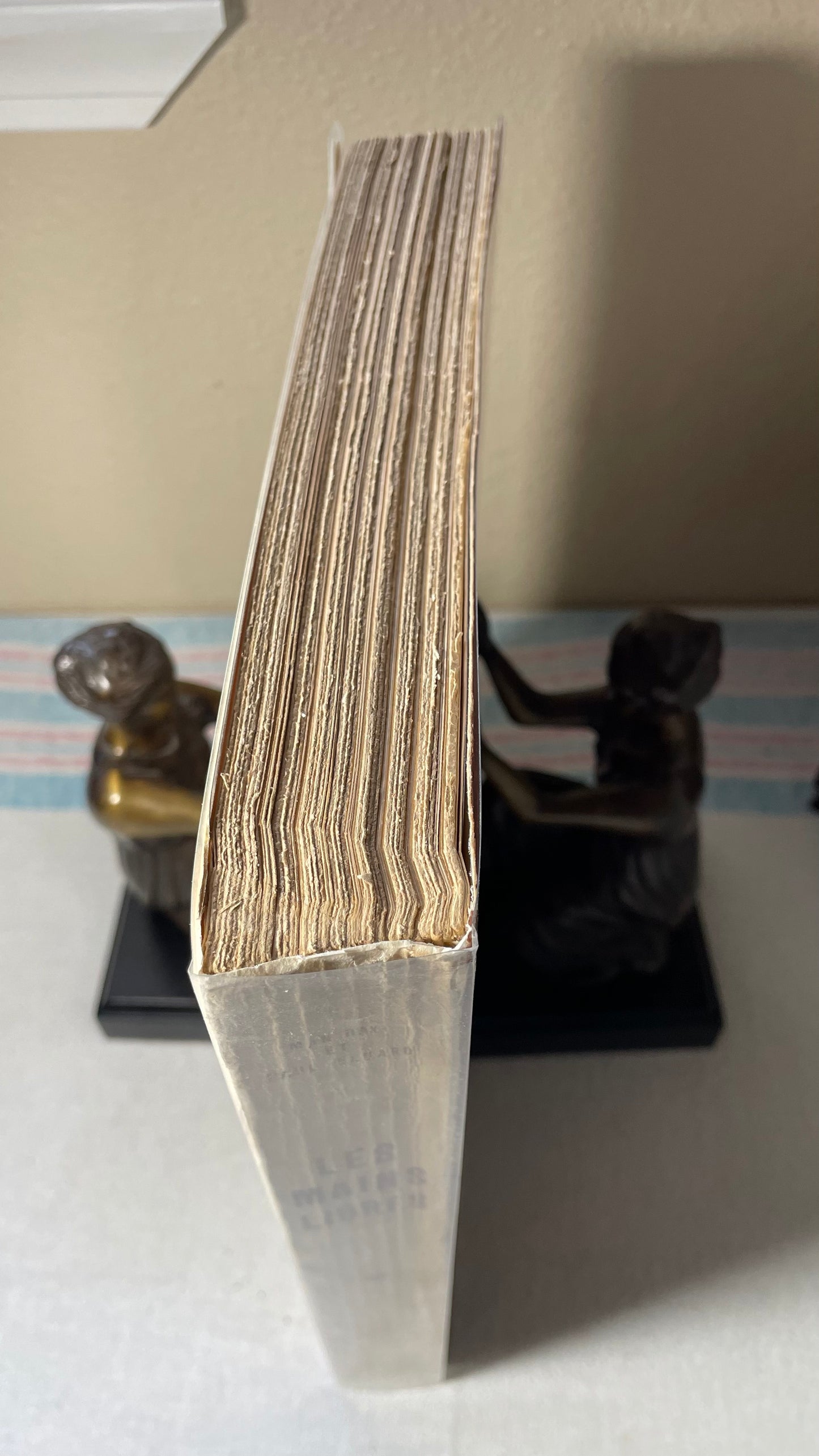 1937. Man Ray. Paul Eluard. Les Mains Libres