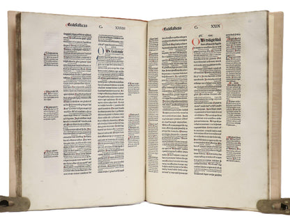 Biblia Latina with the Glossa Ordinaria open to Ecclesiasticus, with a blue initial on the left and a red initial on the right.